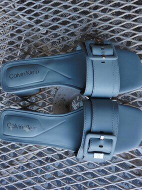 CALVIN KLEIN Women's Light Blue Faux Leather Block Heel Sandals Size 6